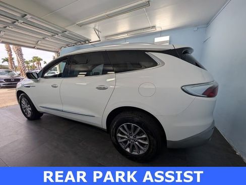 Used 2023 Buick Enclave Essence image 10