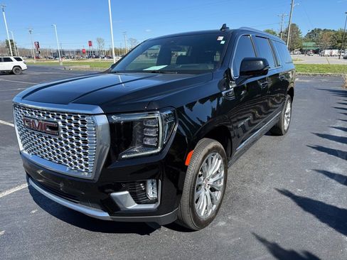 Used 2024 GMC Yukon XL Denali w/ Advanced Technology Package image 6