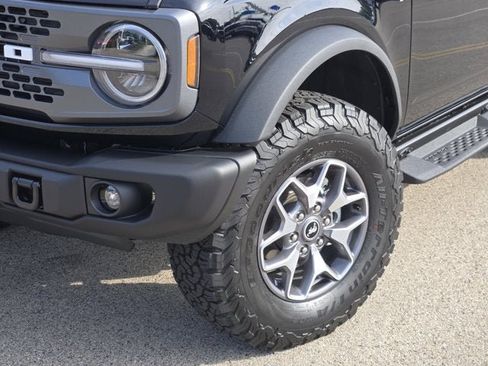 New 2025 Ford Bronco Badlands image 3