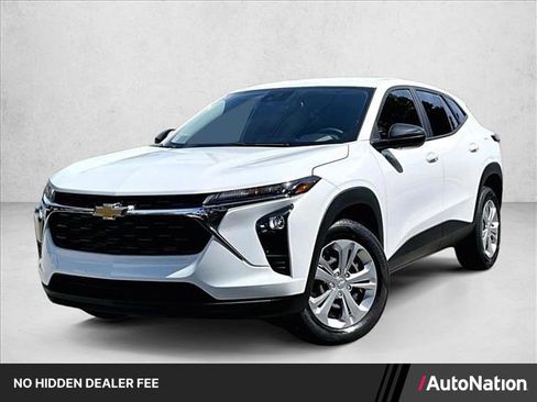 Used 2024 Chevrolet Trax LS w/ Driver Confidence Package FWD image 1
