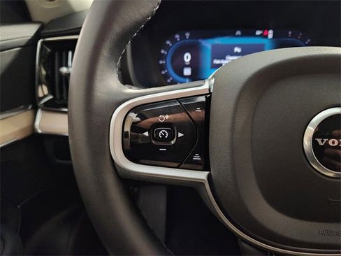 Used 2025 Volvo XC90 B6 Plus image 28