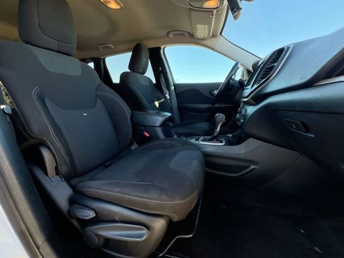 Used 2016 Jeep Cherokee Latitude w/ Cold Weather Group image 21