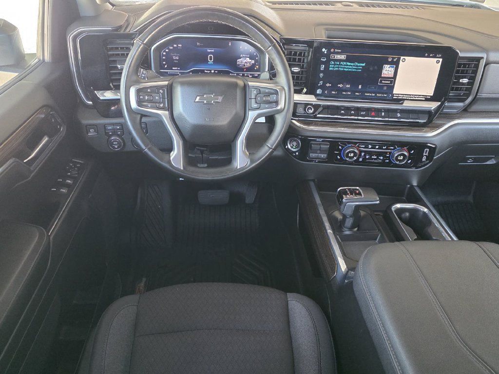 Used 2024 Chevrolet Silverado 1500 RST w/ Z71 Off-Road Package AWD/4WD image 9