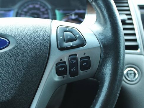 Used 2015 Ford Taurus Limited w/ Equipment Group 301A image 21