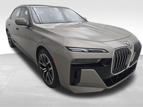 Certified 2023 BMW 760i xDrive w/ Luxury Rear Seating Package AWD/4WD image 2