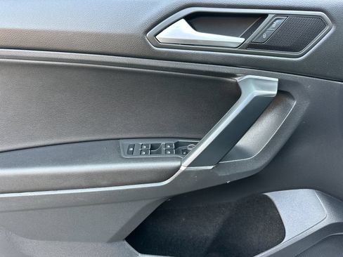 Used 2020 Volkswagen Tiguan SE AWD/4WD image 10