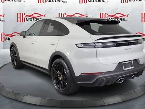 Used 2024 Porsche Cayenne Turbo GT image 5
