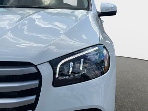 New 2026 Mercedes-Benz GLS 450 4MATIC image 9