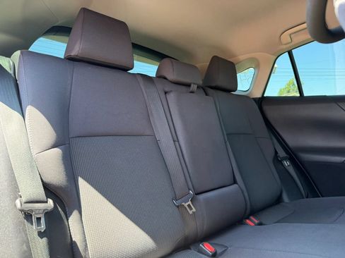 Used 2021 Toyota Venza LE AWD/4WD image 18