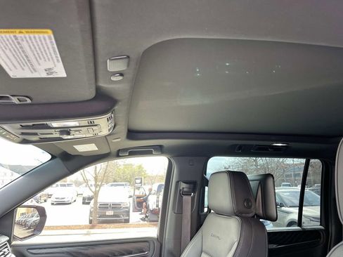 Used 2023 GMC Yukon XL Denali w/ Denali Reserve Package image 32