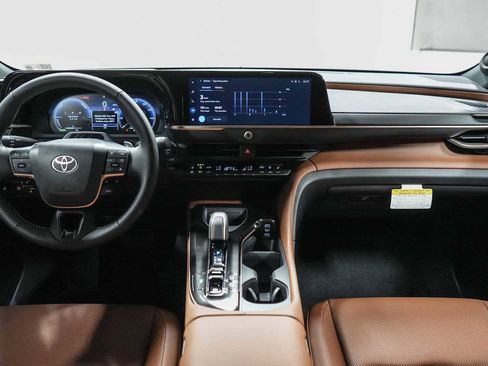 New 2025 Toyota Crown Signia image 7