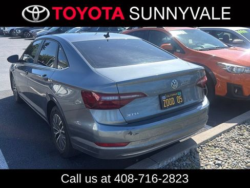 Used 2021 Volkswagen Jetta SE w/ SE Cold Weather Package FWD image 2
