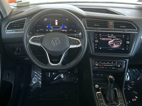 Used 2024 Volkswagen Tiguan SE FWD image 13