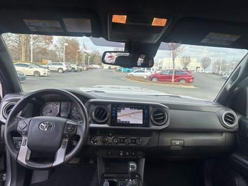 Used 2019 Toyota Tacoma TRD Sport image 8