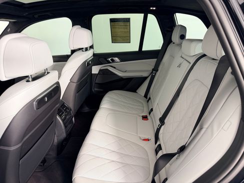 Used 2024 BMW X5 xDrive40i w/ M Sport Package AWD/4WD image 19