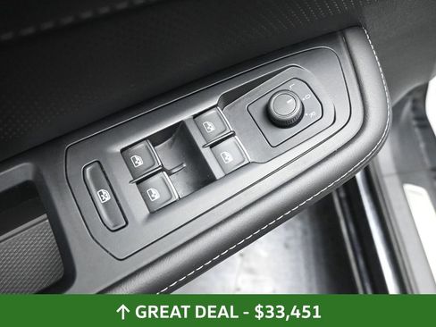 Used 2025 Volkswagen Atlas SE image 33