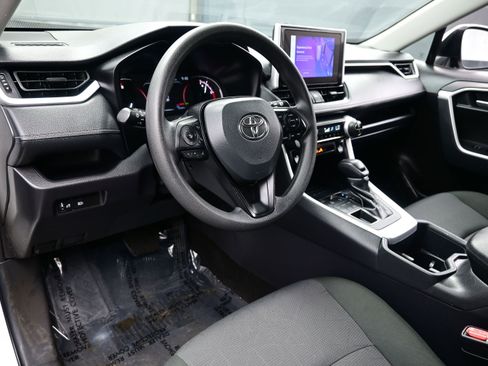 Used 2025 Toyota RAV4 XLE AWD/4WD image 13