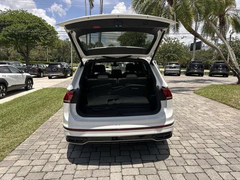 Used 2023 Volkswagen Tiguan SE R-Line FWD image 28