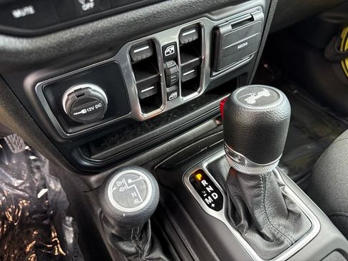 Used 2024 Jeep Wrangler Unlimited Sport AWD/4WD image 33