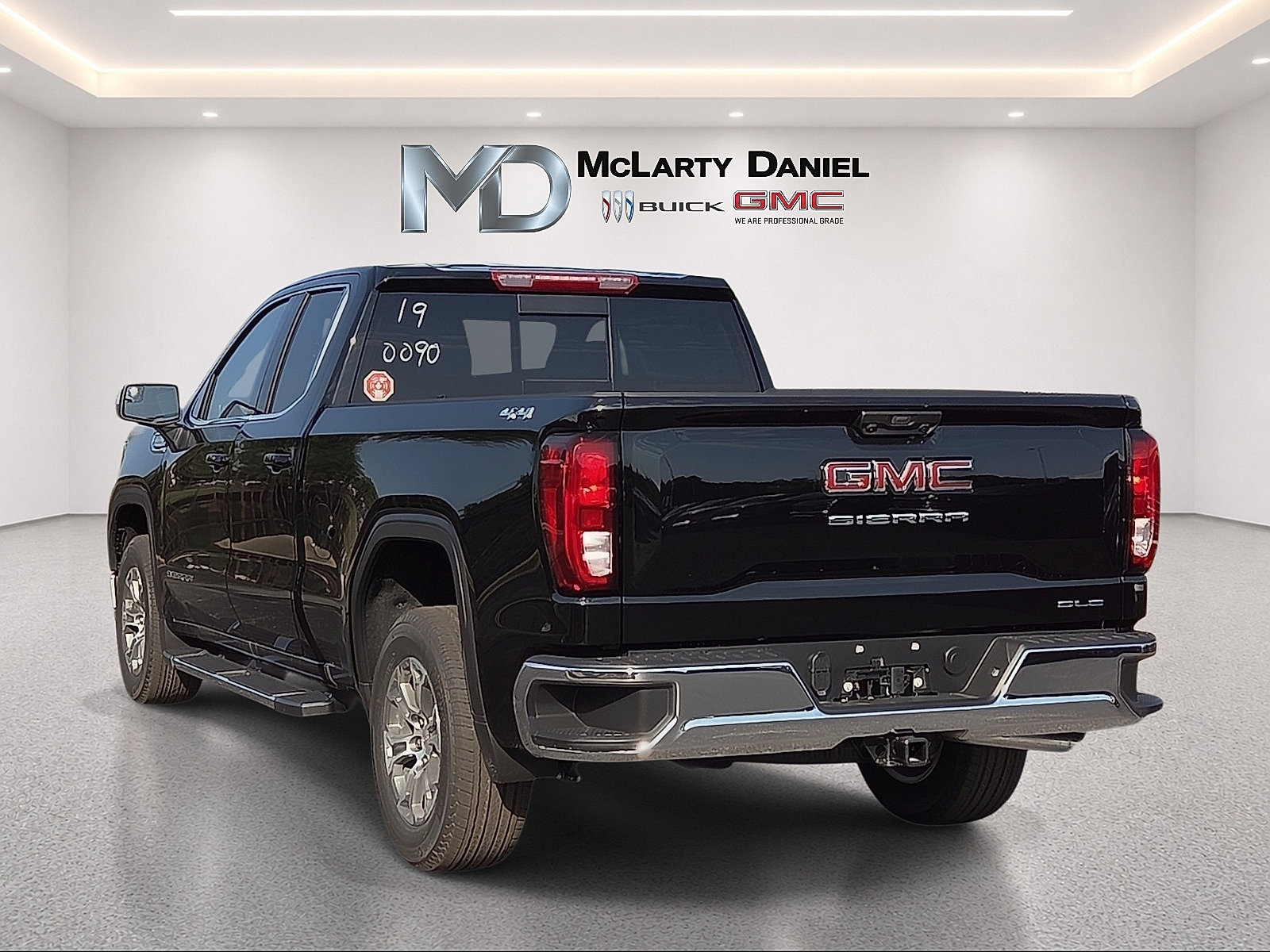 New 2026 GMC Sierra 1500 SLE w/ Preferred Package AWD/4WD image 4