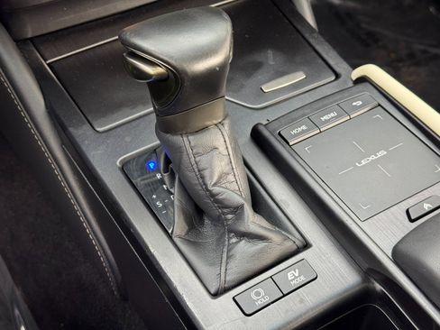 Used 2022 Lexus ES 300h w/ Premium Package image 31