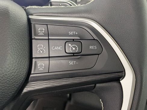 Used 2024 Jeep Grand Cherokee L Altitude RWD image 16