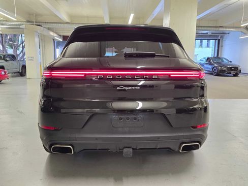 Used 2024 Porsche Cayenne image 4