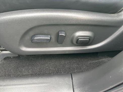 Used 2017 Nissan Pathfinder Platinum w/ Family Entertainment Package image 18