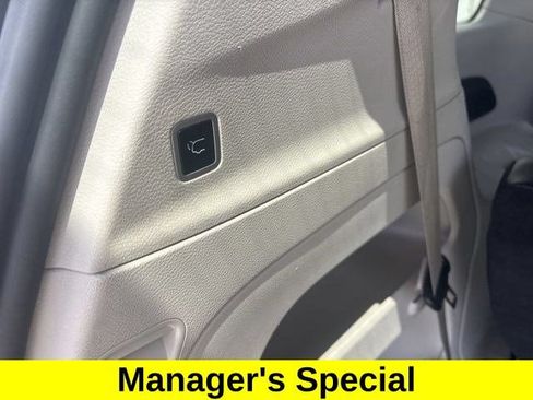Used 2023 Chrysler Pacifica Touring-L FWD image 35