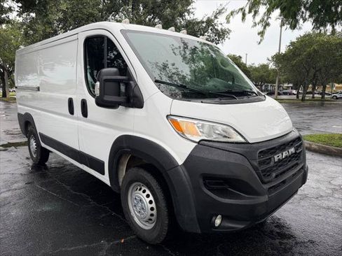 Used 2025 RAM ProMaster 2500 w/ Convenience Group FWD image 9