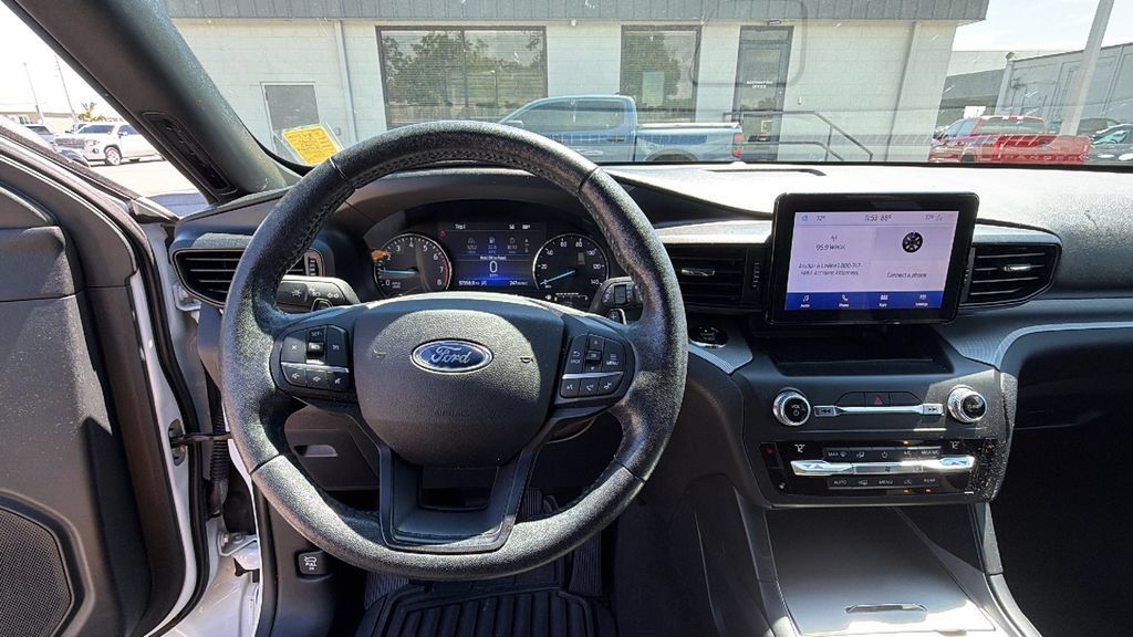 Used 2020 Ford Explorer XLT w/ Comfort Package AWD/4WD image 16