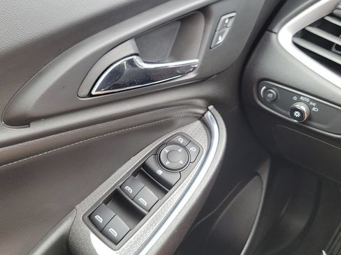 Used 2022 Chevrolet Malibu LT w/ Leather Package FWD image 19