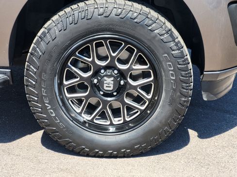 Used 2019 Ford Expedition XLT w/ Equipment Group 201A AWD/4WD image 8