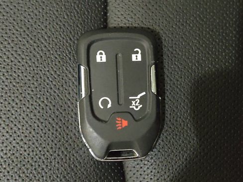 Used 2024 GMC Terrain SLT image 32