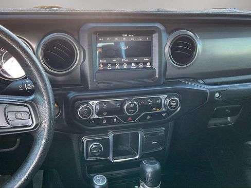 Used 2023 Jeep Gladiator Sport image 10