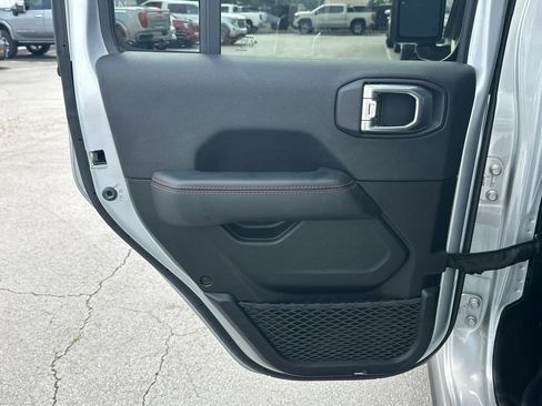 Used 2022 Jeep Gladiator Rubicon w/ Cold Weather Group AWD/4WD image 22