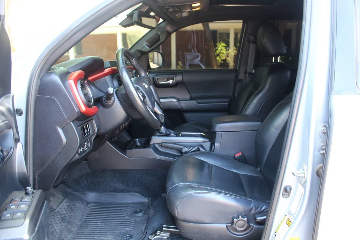 Used 2019 Toyota Tacoma TRD Off-Road AWD/4WD image 8