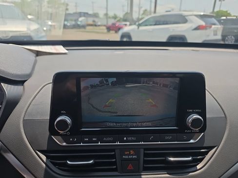 Used 2022 Nissan Altima 2.5 S FWD image 15