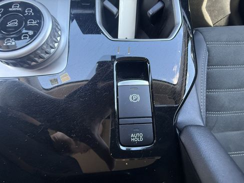 Used 2025 Mitsubishi Outlander SE AWD/4WD image 17
