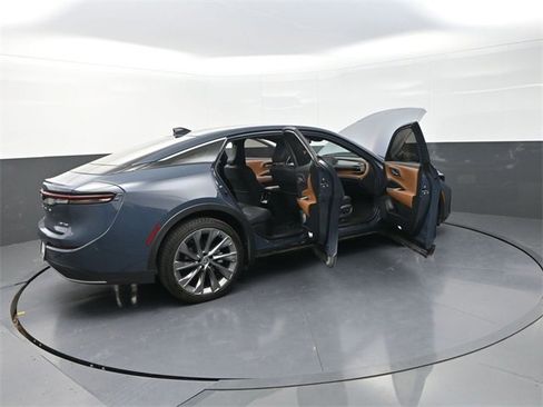 Used 2025 Toyota Crown Limited image 31