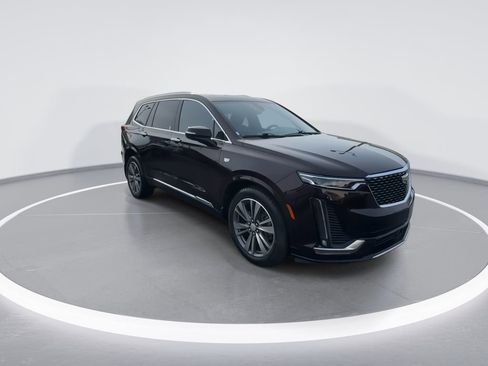 Used 2021 Cadillac XT6 Premium Luxury image 2