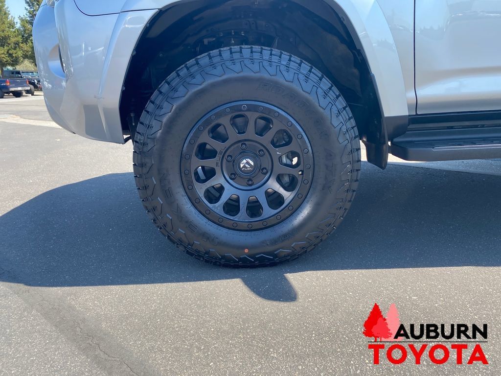 Used 2023 Toyota 4Runner TRD Off-Road Premium w/ Moonroof Package AWD/4WD image 23