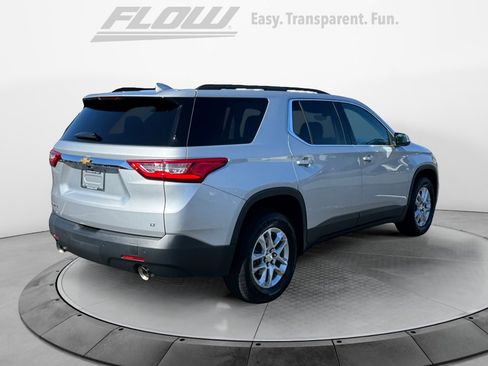 Used 2021 Chevrolet Traverse LT image 8