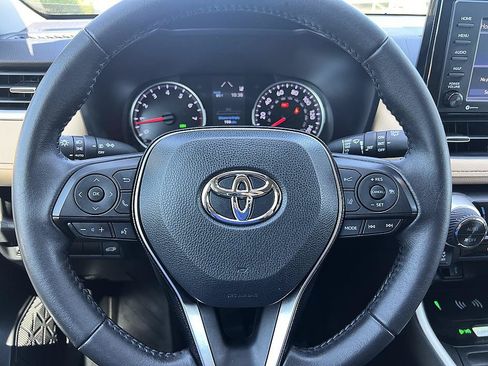 Used 2021 Toyota RAV4 XLE Premium FWD image 23