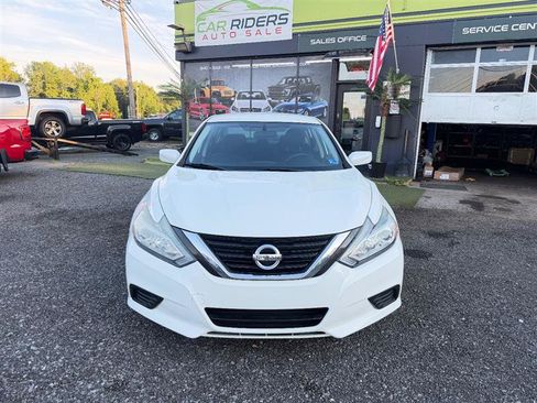 Used 2017 Nissan Altima 2.5 S w/ Power Driver Seat Package FWD image 2