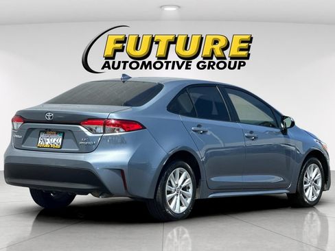 Used 2024 Toyota Corolla LE w/ LE Convenience Package FWD image 3