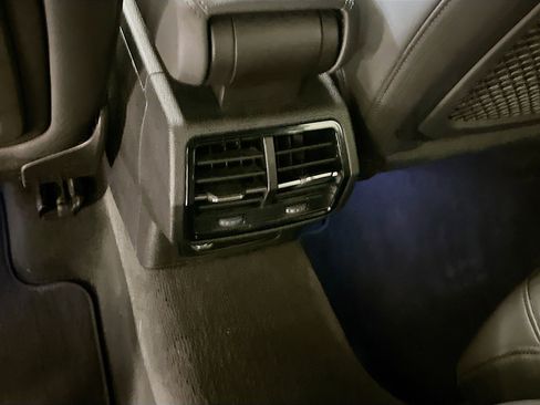 Used 2024 Audi Q3 2.0T Premium image 28