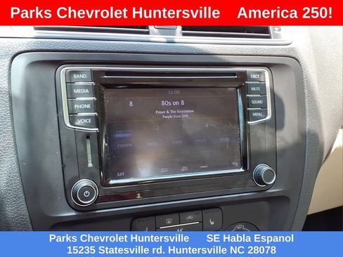 Used 2017 Volkswagen Jetta SE FWD image 4