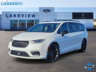 Used 2025 Chrysler Pacifica Limited