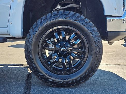 Used 2025 GMC Sierra 1500 SLT AWD/4WD image 16